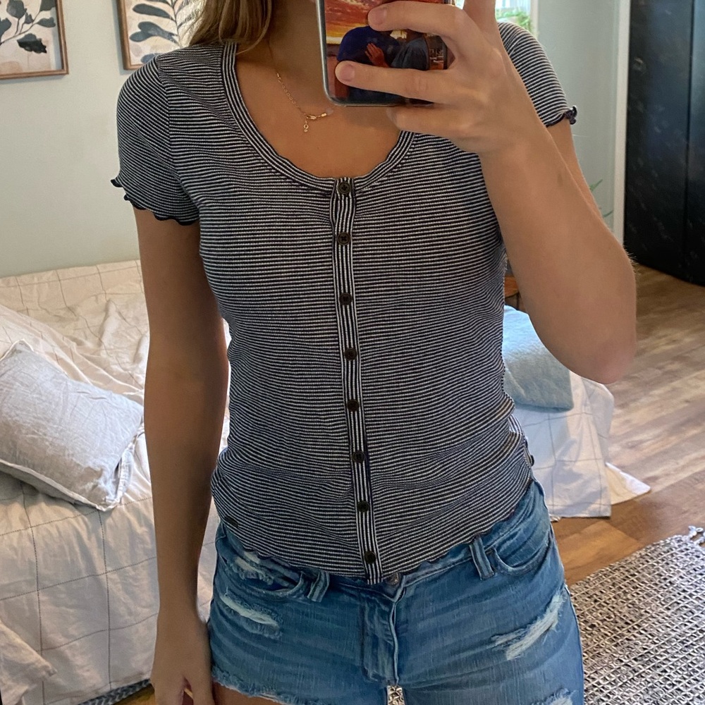 Hollister top